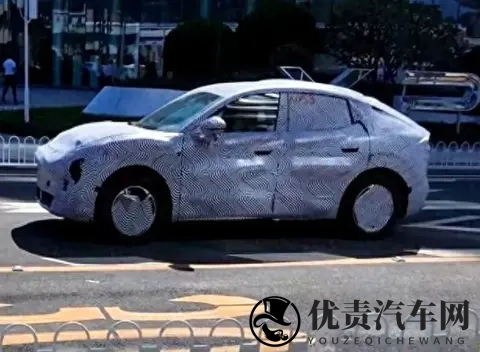 定位紧凑型SUV,会用上图灵芯片吗?小鹏MONA SUV谍照曝光-1