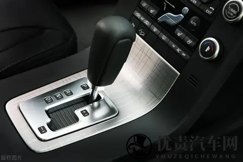 自动挡等红灯，挂D挡才是老司机的智慧？N挡党可能错了！-3