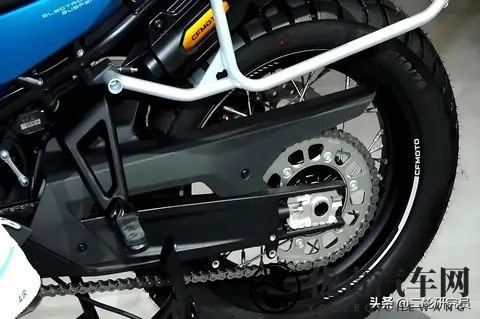 春风800MT ES只升级电子减震，凭啥成摩友热议焦点？-1