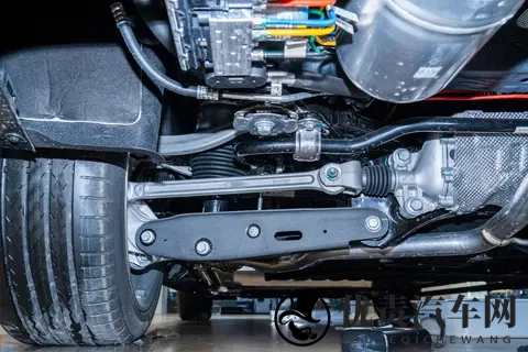 智己LS9正式上市,旗舰SUV标配空气悬架与后轮转向-3