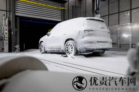 七座+三连屏+星空顶，奔驰全新GLB官图公布，新增纯电版本-1