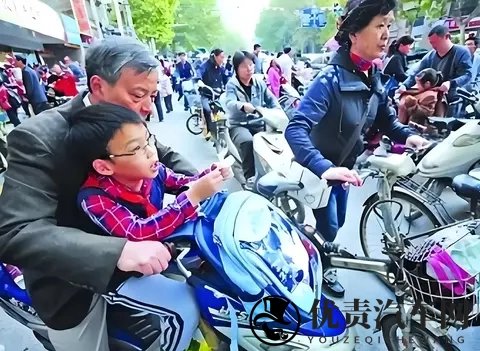 专家提议C1驾照能开摩托车?欢呼与骂声齐飞,这争议点太戳人!-3