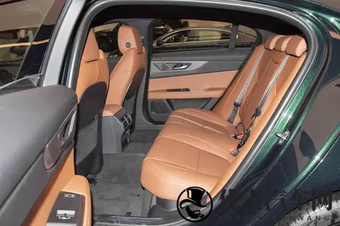 英伦运动的务实之选：捷豹 XEL 耀黑版闭眼冲？-1