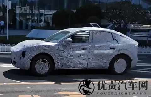 小鹏MONA SUV谍照曝光！轿跑SUV风格，将于2026年推出-2