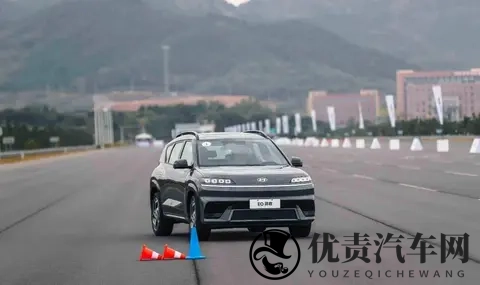 北京现代EO羿欧:1198万起的靠谱纯电SUV,到底值不值得买?-1