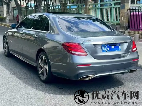 16万多拿下17年奔驰E300L,豪华依旧,商务人士首选?-1
