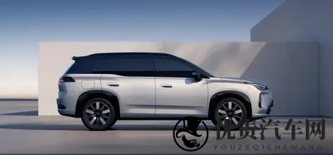 广汽带来一“猛货”，外观霸气，增程纯电皆可选，预售1198万起-3