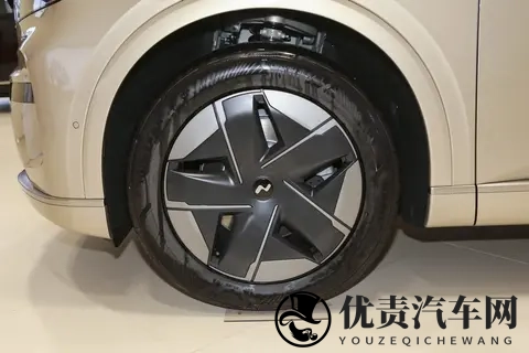 20万级家庭SUV怎么选？乐道L90大空间+灵活补能适配日常-2