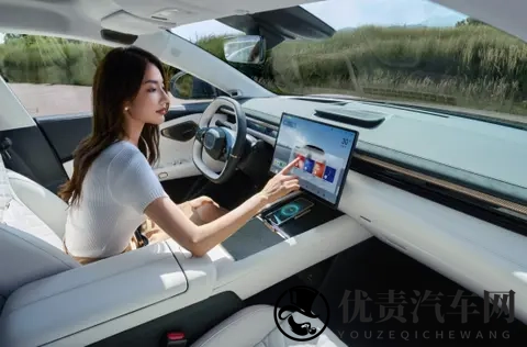 ​如果混动轿车有“模板”，那杰兰路榜首的领克10 EM-P就是参考-2