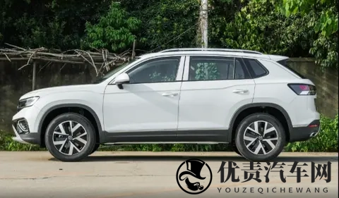 福特领睿燃油版宽适大空间对比大众探岳,谁是全家出行优选?-1