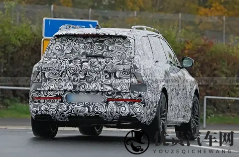 搭载V8发动机！奥迪Q9霍希版谍照曝光，将于2026年亮相-1