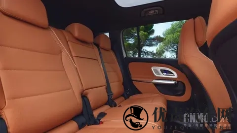 新款奔驰GLB首批官图放出:三屏布局 将于12月8日亮相-3