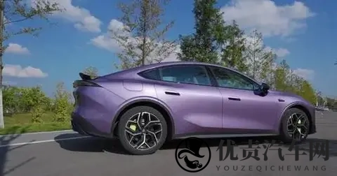 深蓝L06预售价1399万起，法拉利同款悬架与激光雷达成亮点-3