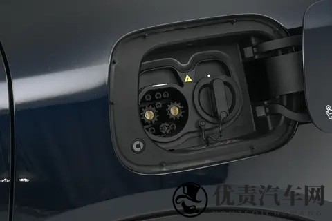 1699万买德系豪华插混SUV？比奔驰懂家用，比新势力懂豪华​！-3