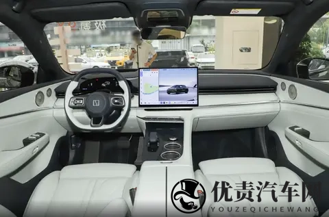 定位中大型车,指导价2698万起,ZEEKR 001怎么样?-3