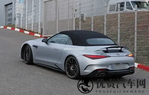 即将迎中期改款 新款梅赛德斯-AMG SL谍照曝光 或2026年正式发布-1