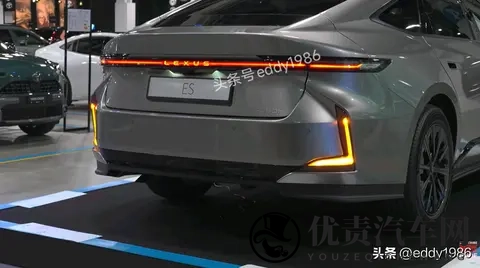 全新雷克萨斯ES实车外观与内饰终于曝光，惊喜与惊吓并存！-1