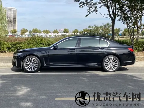 25万多拿下18年宝马740Li，12万公里，商务接待性价比之选？-1