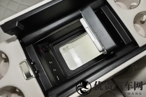 新车  3328万元起_六座增程SUV_纯电续航最高402公里 智己LS9上市-1