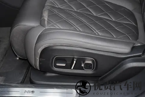 蔚来ET9 2025款 102kWh签名版：行政旗舰的科技新诠释-2