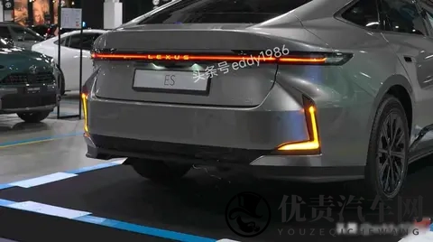 雷克萨斯ES实车现形记，纯电混动双线突围，暗藏玄机的豪华陷阱-2