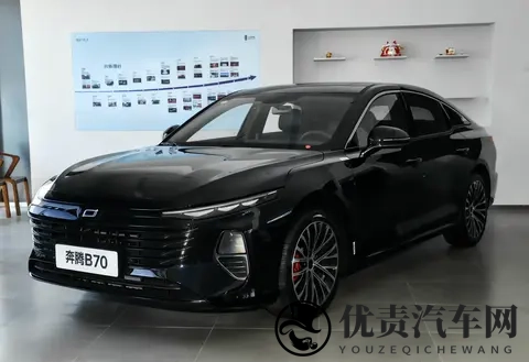 试驾2026款奔腾B70:戈型大灯+掀背尾门,这匹家用黑马实力几何?-3