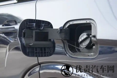 帕里斯帝：27 万多带按摩座椅，续航能跑 1000 公里-1