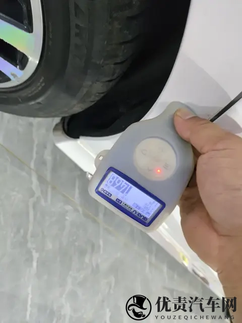 13万多拿下19年奔驰C级，体验轻混运动轿跑！-3