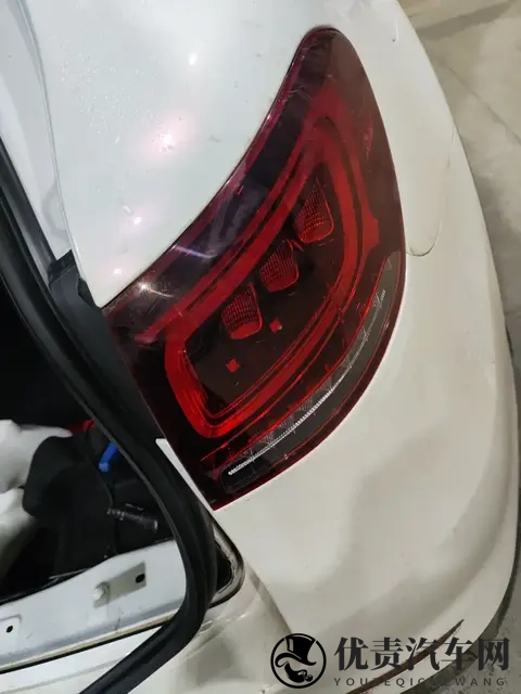 23万多拿下白色奔驰GLC，2021年上牌，豪华SUV代步之选？-1