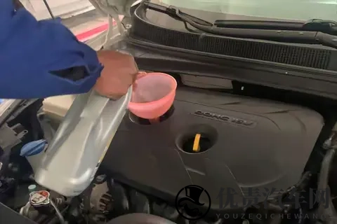 1年只行驶2000公里，可以2年换一次机油吗？修理工告诉你答案！-1