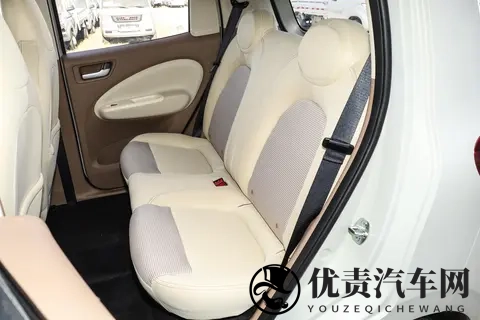 2025款五菱宏光MINIEV，四款车型，哪款更适合家用？-3