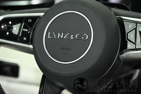 领克09限时降价4万，全系四驱+25K大屏，适合家用-2