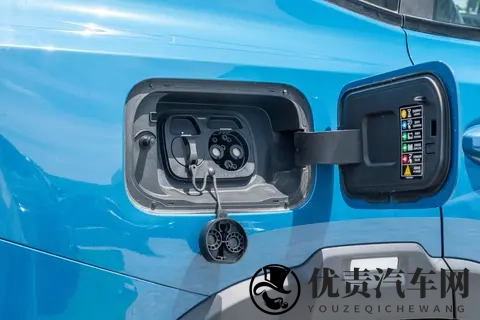 15 万预算,这款方盒子真四驱,通勤露营都适合,值得选吗?-1