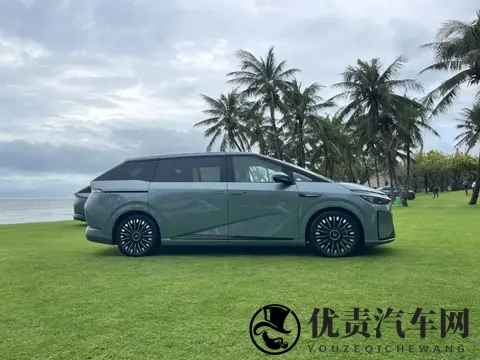 试驾小鹏X9增程版!千里续航只是开胃,大型MPV也能“一周一充”-3