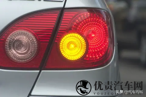 开车不打转向灯，28%事故因它起，新规罚到肉疼！-2