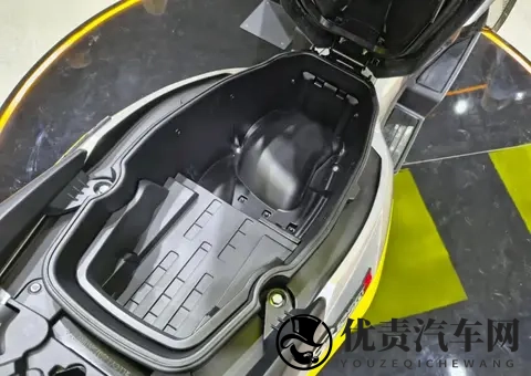 无极龙骨式踏板SR125 GTS米兰展亮相，水冷四气门+满配+十足战斗感-3