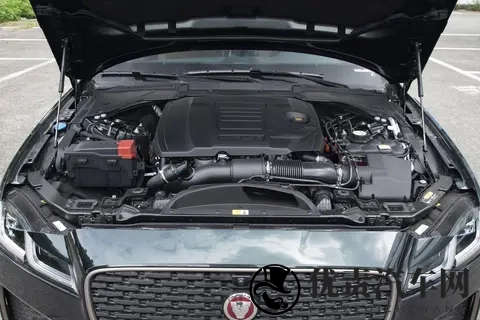 捷豹 XFL 2025 款双车横评:谁才是豪华轿车的 “价值真王者”-1