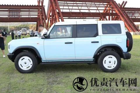 福特智趣烈马：高通骁龙8255芯片加持，156英寸Mini-LED屏-1