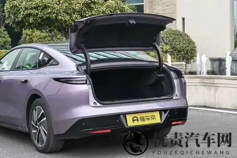增程四驱+云台底盘20，超能智享美学轿跑2025款星纪元ES增程版-3