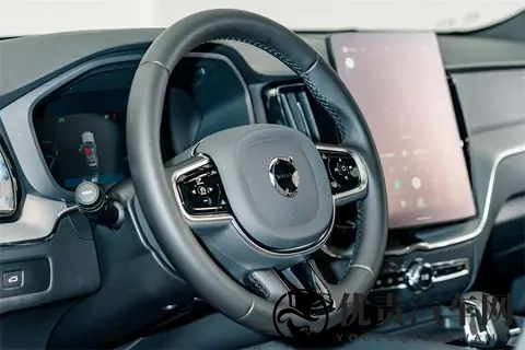 235万!准新一手沃尔沃XC60,豪华驾享触手可及-1