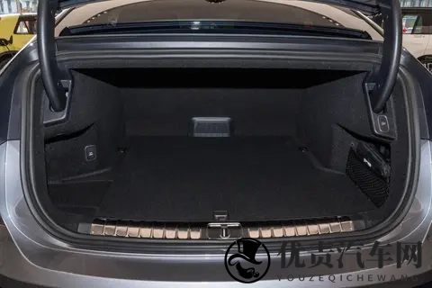 蔚来ET9怎么选才不亏？看完配置表，才知道哪个版本更值得买-1