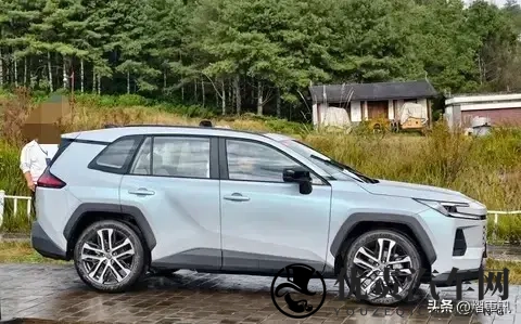 丰田全新威兰达实车正式亮相！全新外观设计 内饰调整 搭配混动系统-2