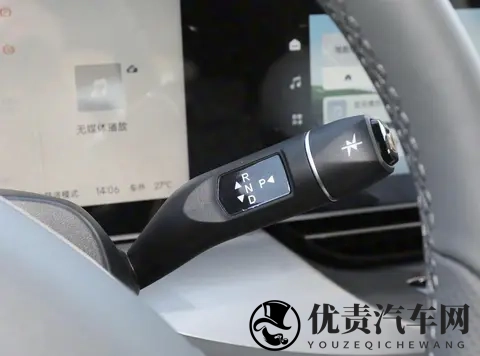 又一国产新能源，轴距2915mm，搭载华为双电机+宁德时代电池-2