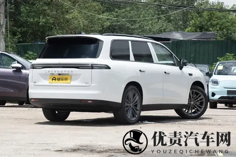 被低估的中大型SUV，配8295芯片+800V快充，零跑C16家用合适吗？-2
