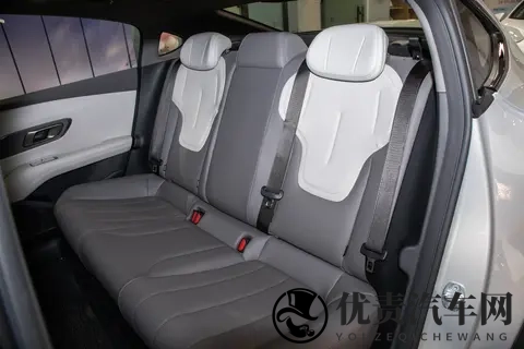 1399 万起,全系激光雷达+磁流变悬架,深蓝L06 26款激光版-3