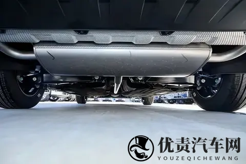 吉利星瑞：15万买台燃油家轿，空间大动力强，全家出游好帮手-3