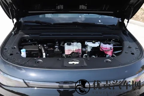 高性价比家用SUV之选——零跑C10 2026款 纯电版 605激光雷达版解析-1