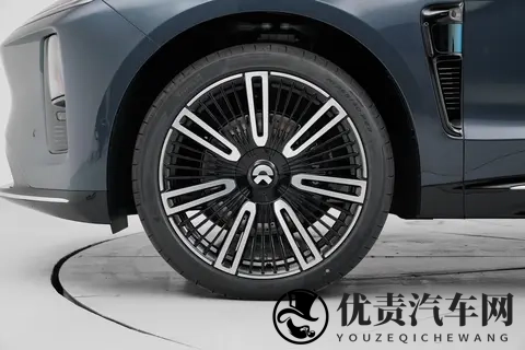 重塑格局：蔚来ET9如何以全栈自研定义新一代行政旗舰-2