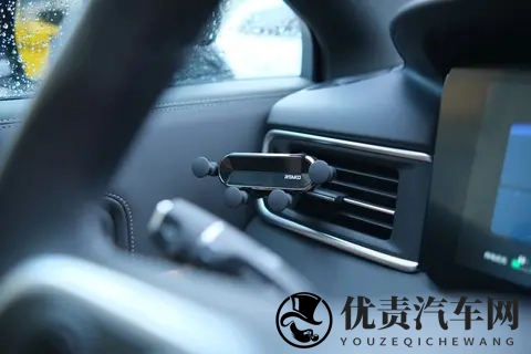 你的车，正在偷偷“监视”你！不开通这个功能连空调都用不了？-3