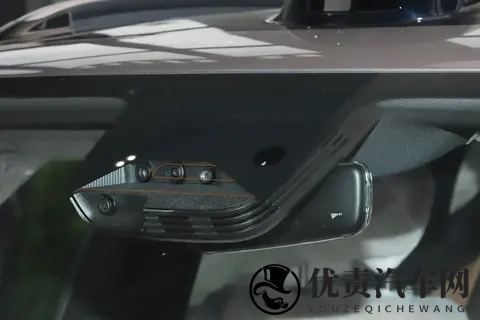 奔驰设计+吉利混动,17万买中型SUV,家用太香了!-2